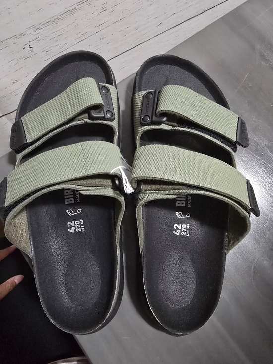 Sandals_&_Flip_Flops